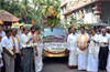 Devotees offer Horekanike for Udupi Paryaya